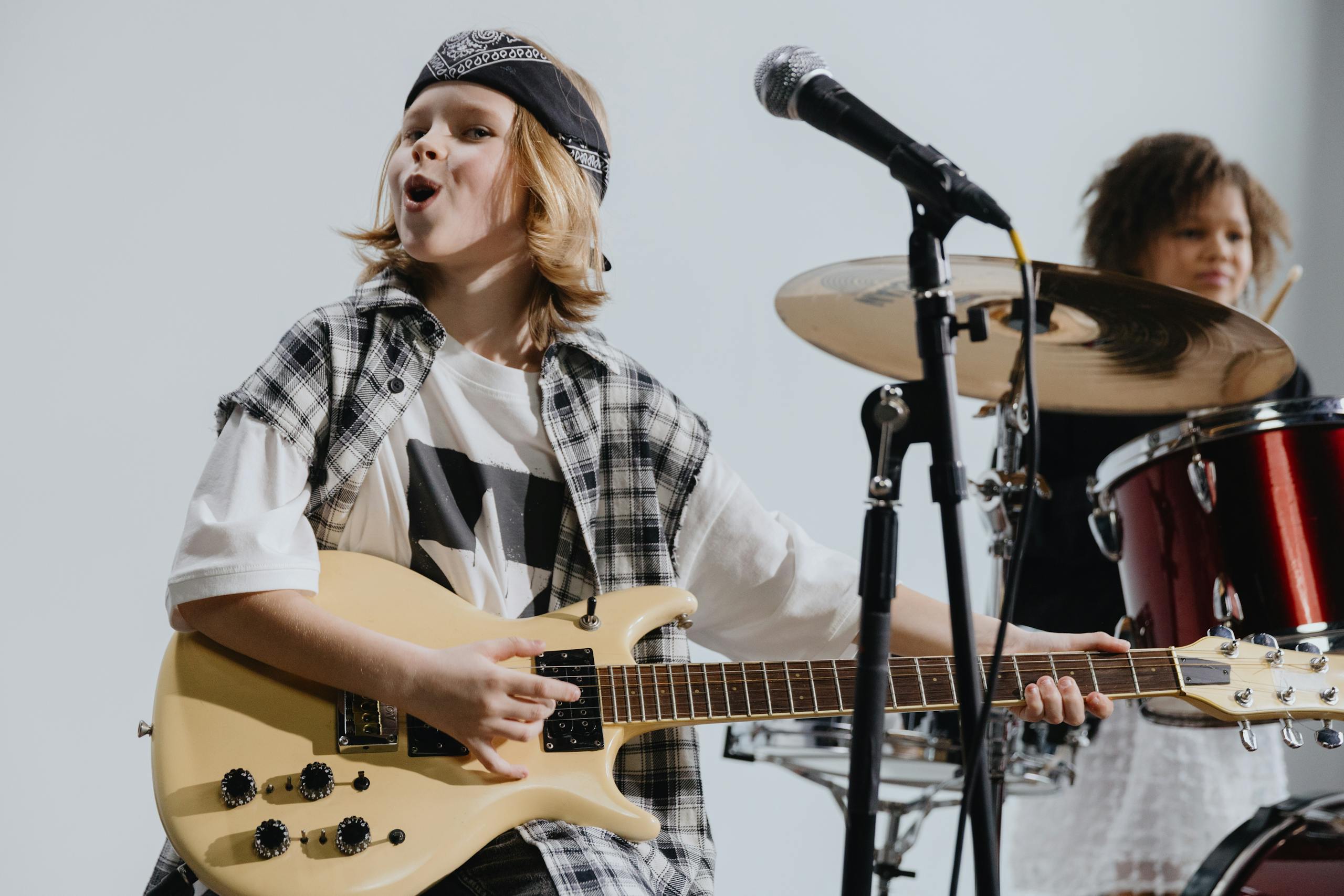 The Strokes Food Habits and Lifestyle : Inside the Daily Routine of a Modern Rock Band